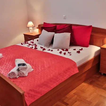 M Apartman